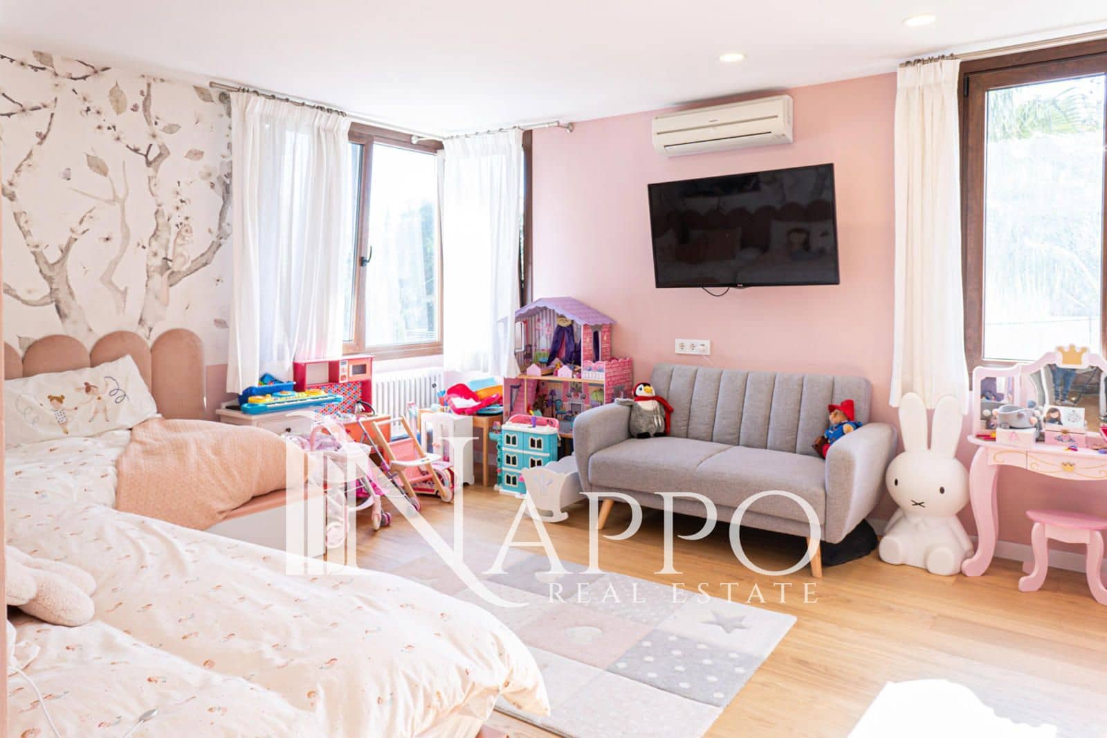 5 soveværelse Villa til leje i Palma de Mallorca med swimmingpool garage - € 20.000 (Ref: 9768977)