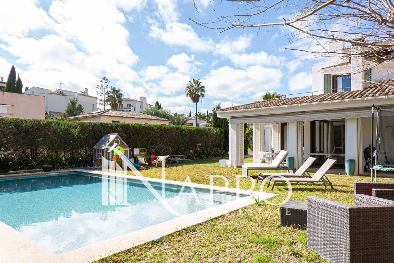5 soveværelse Villa til leje i Palma de Mallorca med swimmingpool garage - € 20.000 (Ref: 9768977)