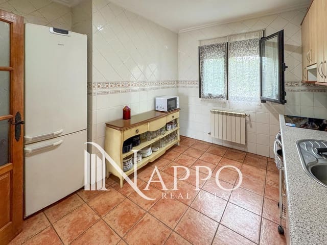 3 bedroom Villa for sale in Labajos with pool garage - € 195,000 (Ref: 9783272)