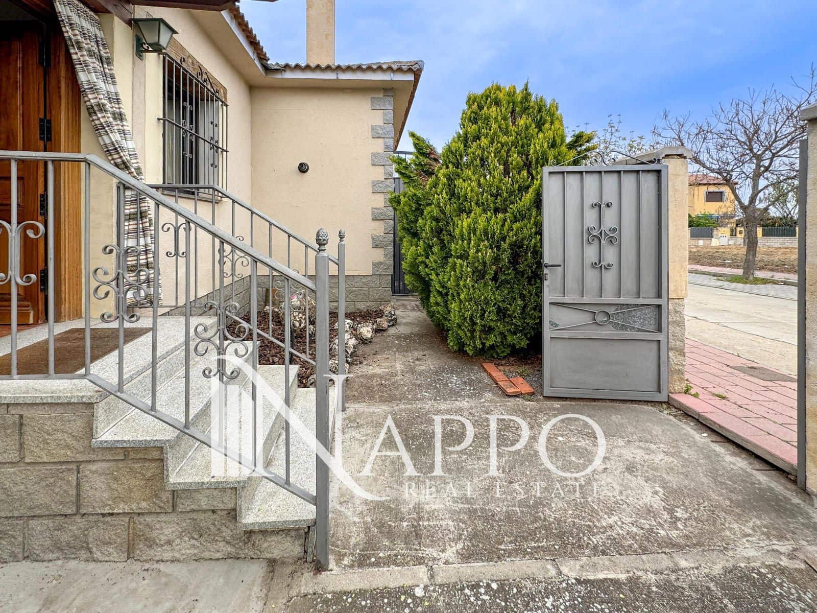 3 bedroom Villa for sale in Labajos with pool garage - € 195,000 (Ref: 9783272)