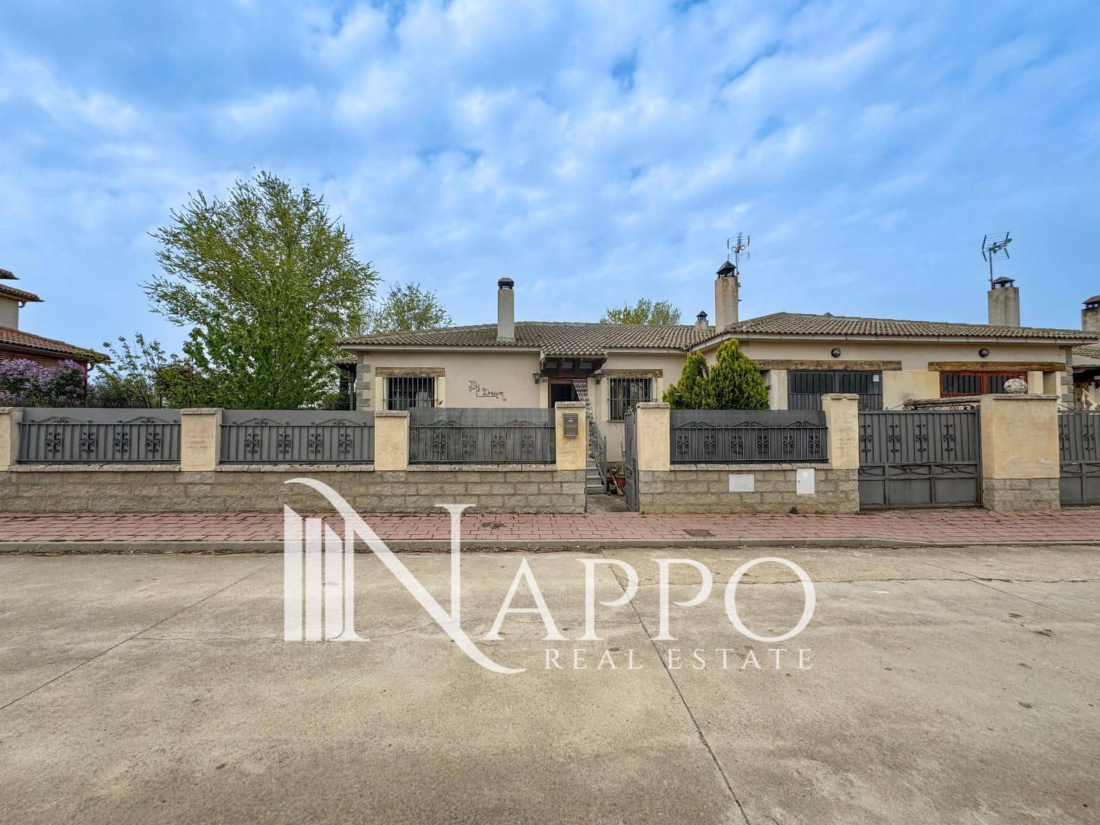 3 bedroom Villa for sale in Labajos with pool garage - € 195,000 (Ref: 9783272)