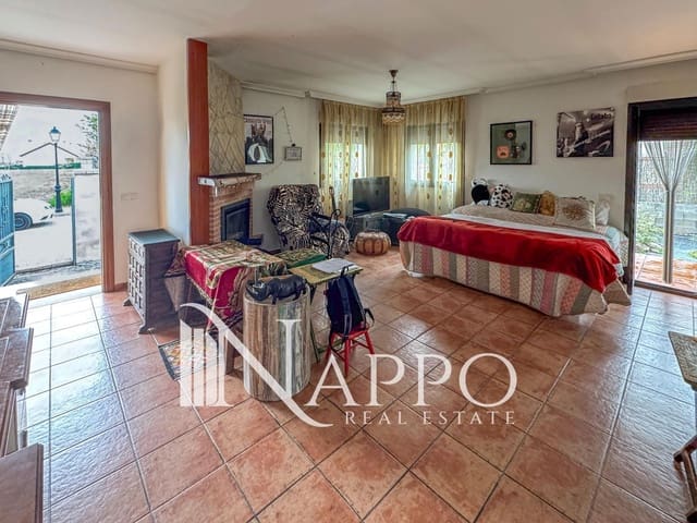 3 bedroom Villa for sale in Labajos with pool garage - € 195,000 (Ref: 9783272)