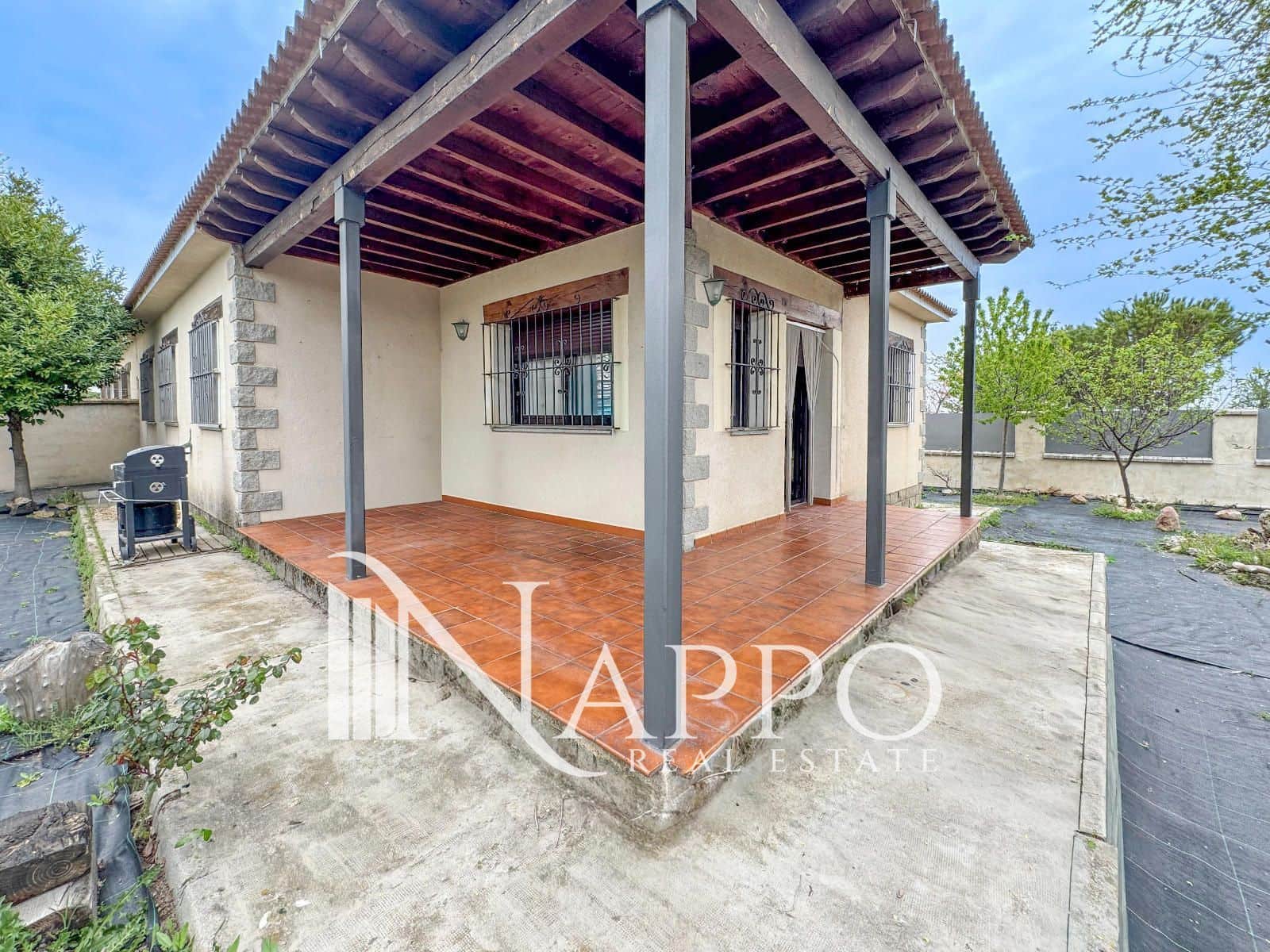 3 bedroom Villa for sale in Labajos with pool garage - € 195,000 (Ref: 9783272)