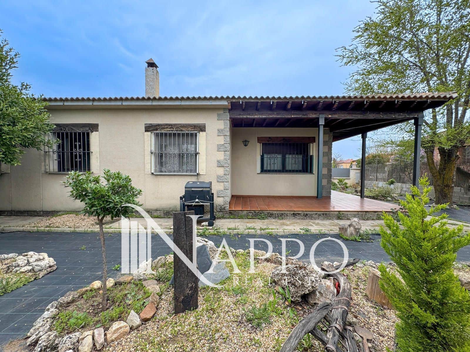 3 bedroom Villa for sale in Labajos with pool garage - € 195,000 (Ref: 9783272)
