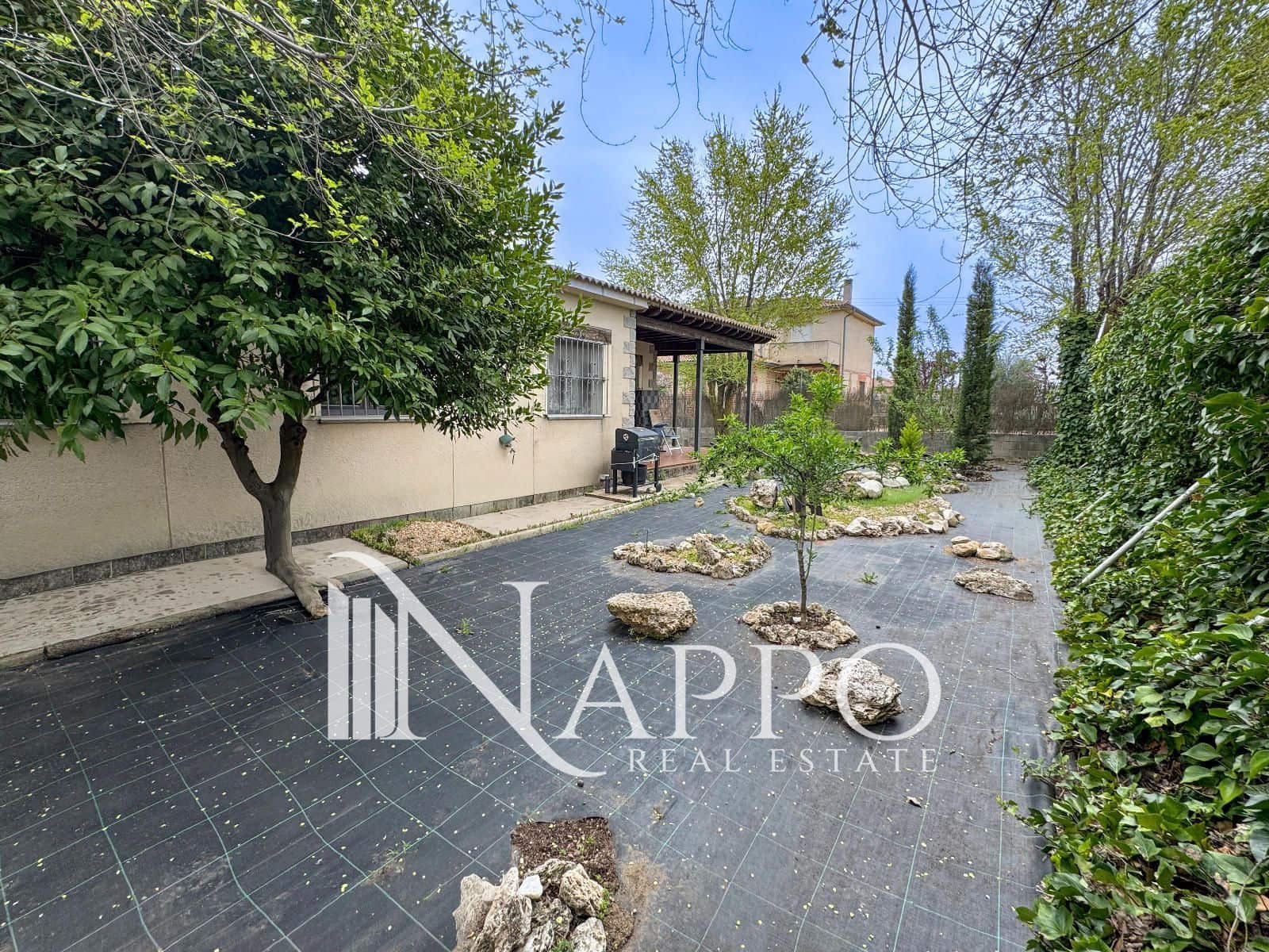 3 bedroom Villa for sale in Labajos with pool garage - € 195,000 (Ref: 9783272)