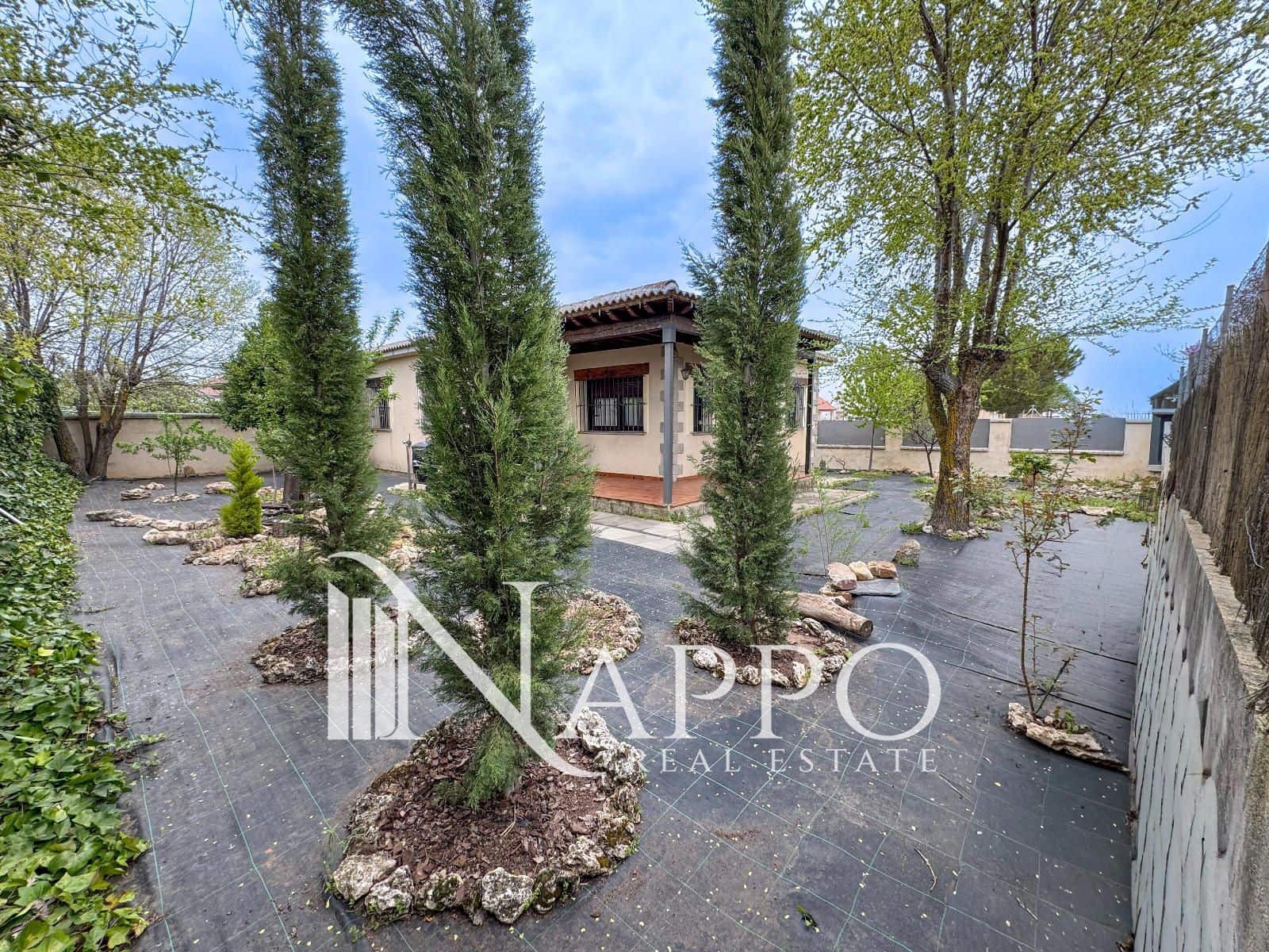 3 bedroom Villa for sale in Labajos with pool garage - € 195,000 (Ref: 9783272)