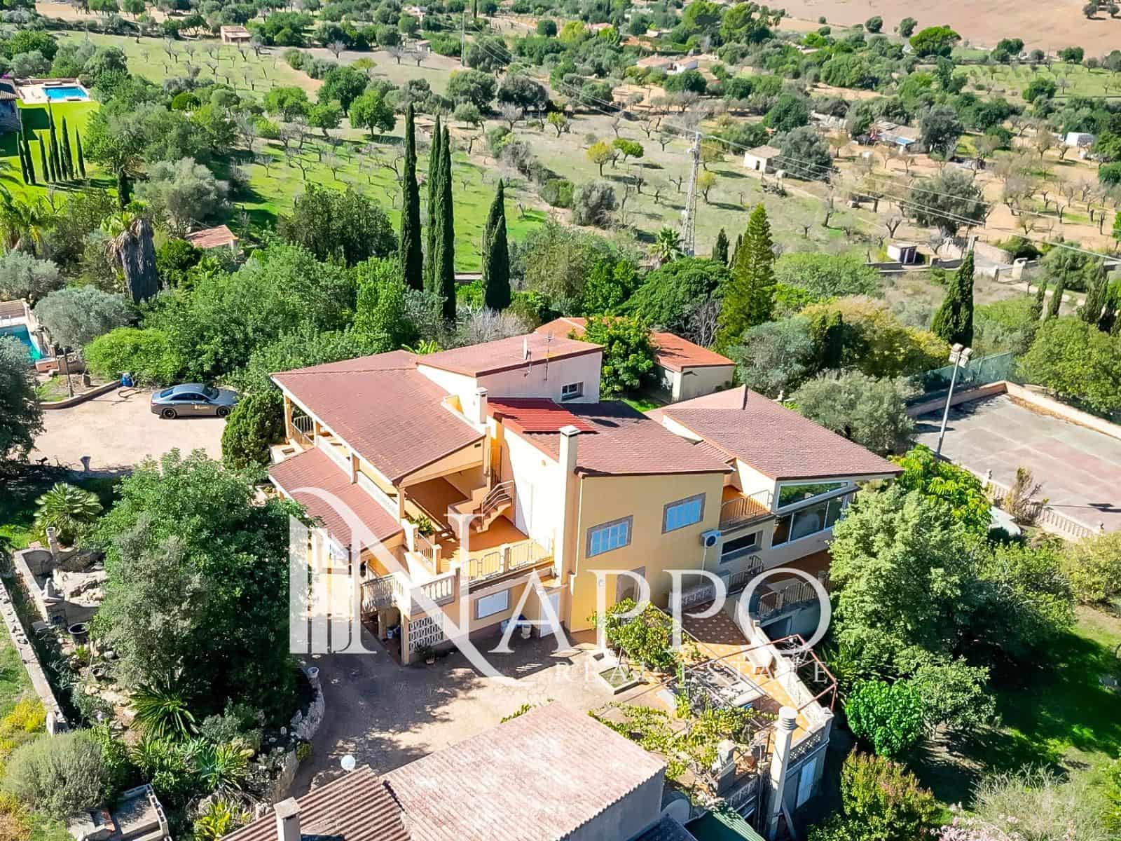 6 sypialnia Willa na sprzedaż w Inca z basenem garażem - 1 800 000 € (Ref: 9784305)