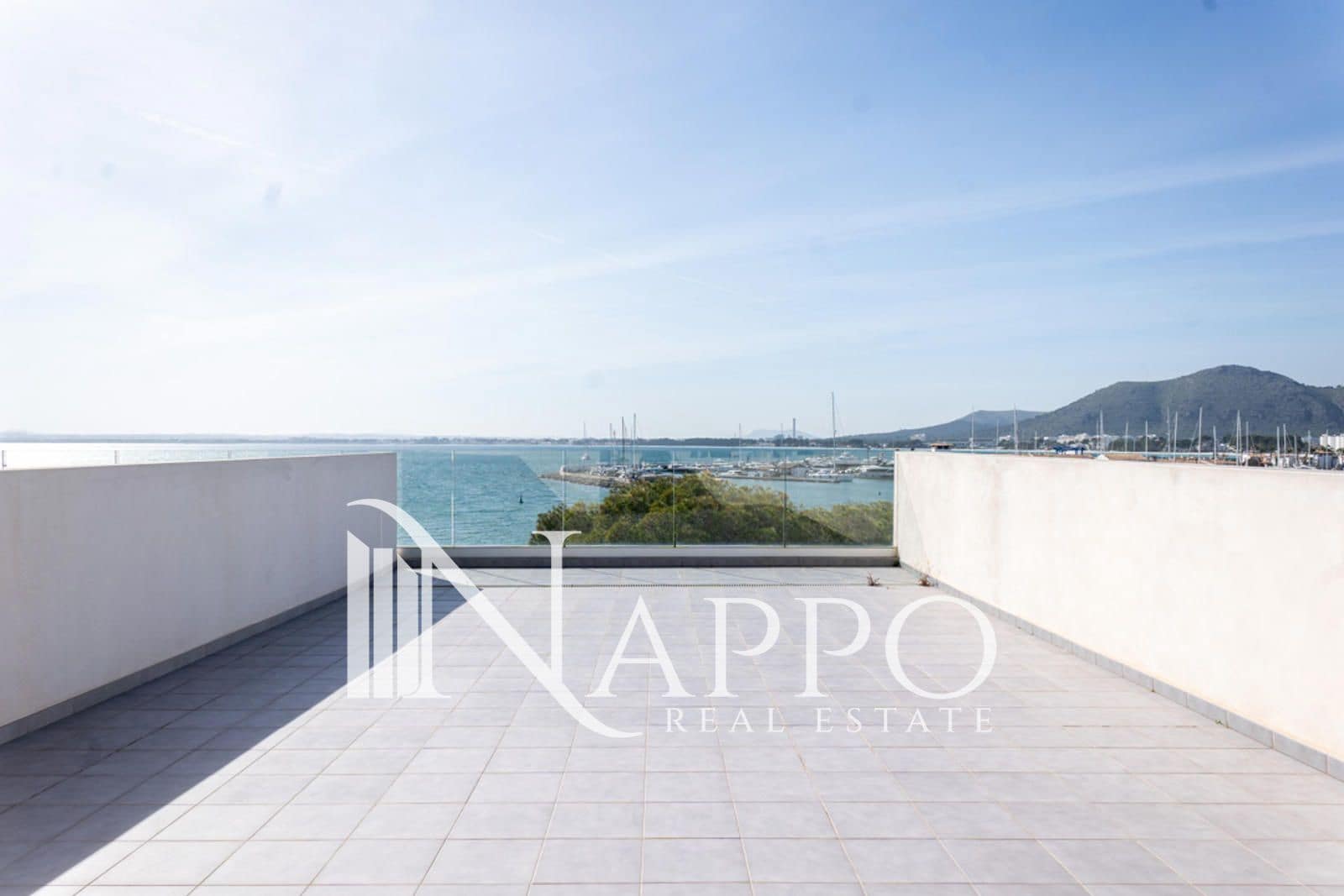 3 quarto Apartamento para arrendar em Puerto de Alcudia - 3 500 € (Ref: 9789628)