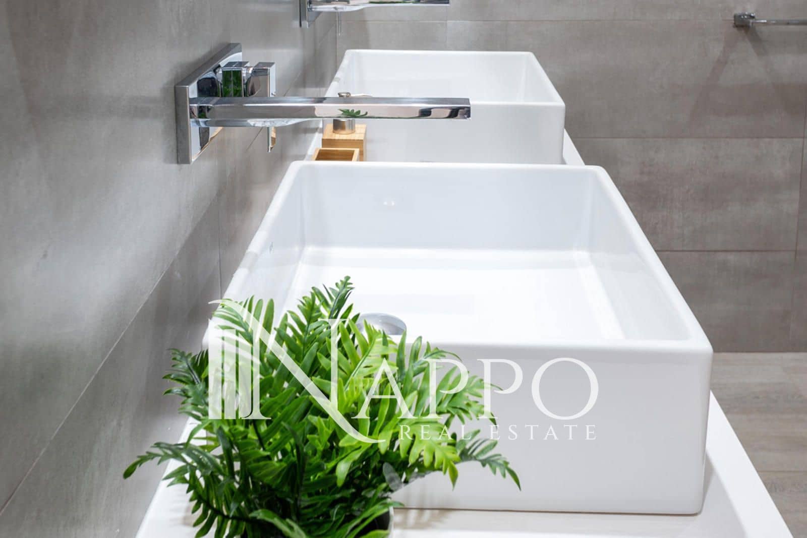 3 quarto Apartamento para arrendar em Puerto de Alcudia - 3 500 € (Ref: 9789628)