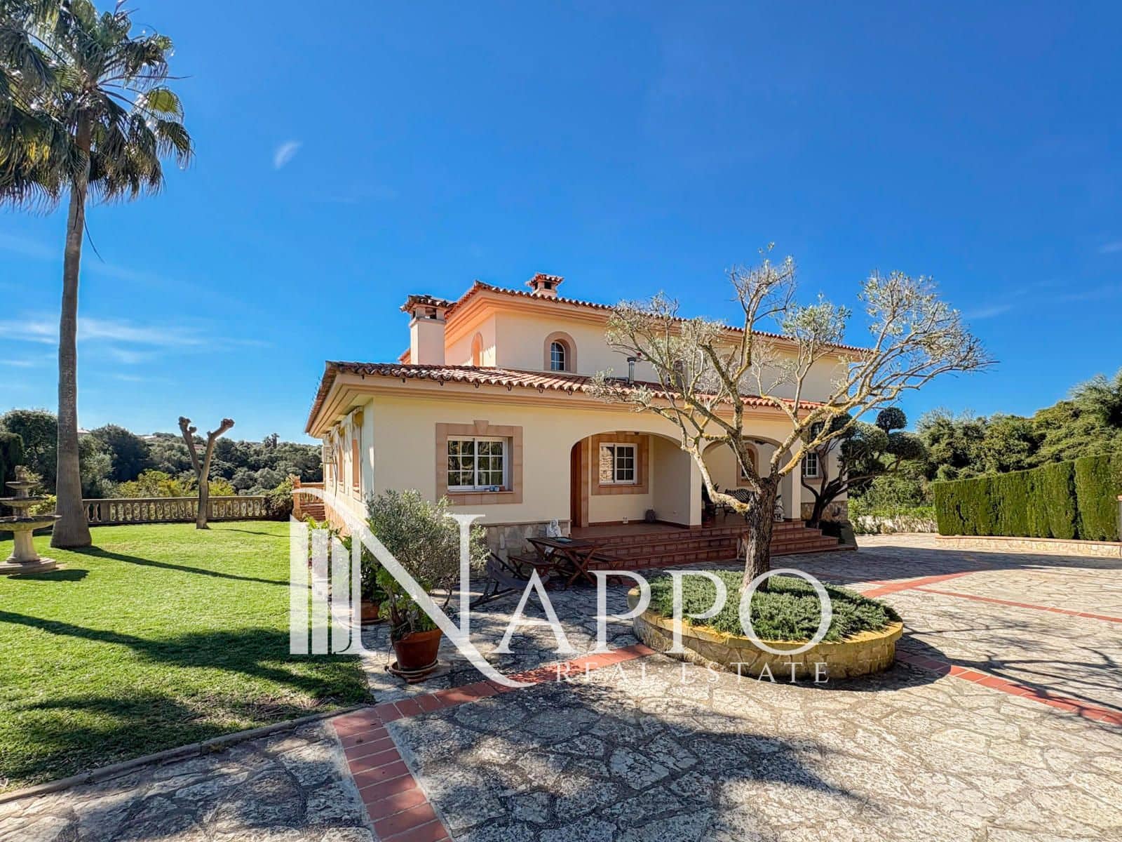 4 slaapkamer Villa te koop in L'Aranjassa / S'Aranjassa met zwembad garage - € 1.950.000 (Ref: 9795709)