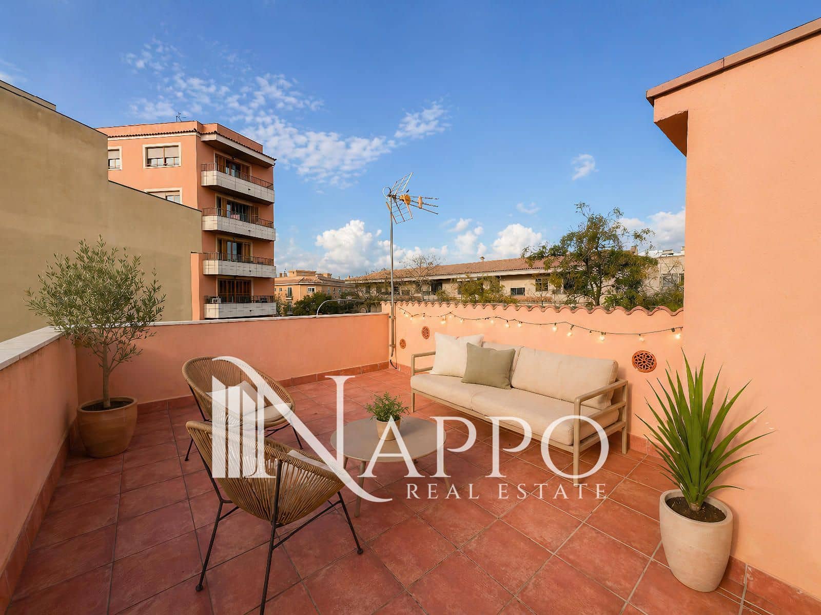 4 bedroom Townhouse for sale in Palma de Mallorca with garage - € 549,000 (Ref: 9805431)