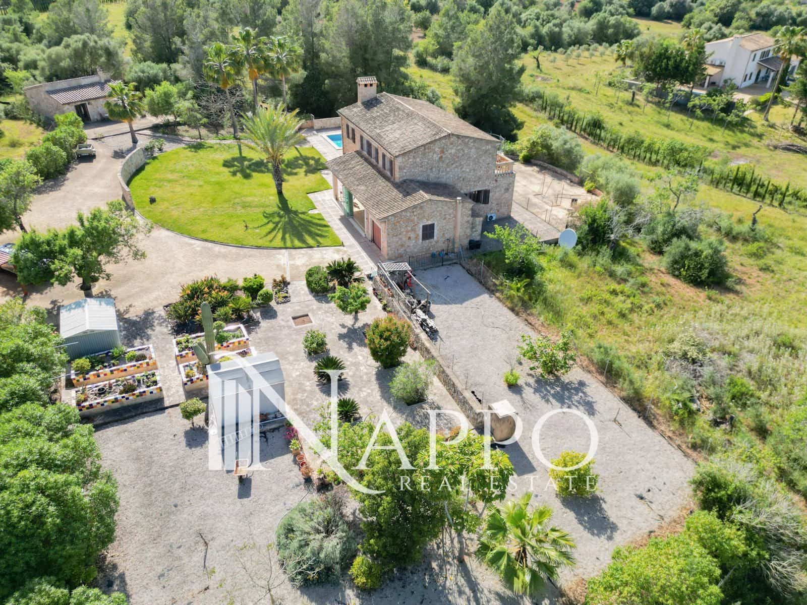 5 bedroom Villa for sale in Felanitx with pool garage - € 1,350,000 (Ref: 9850361)