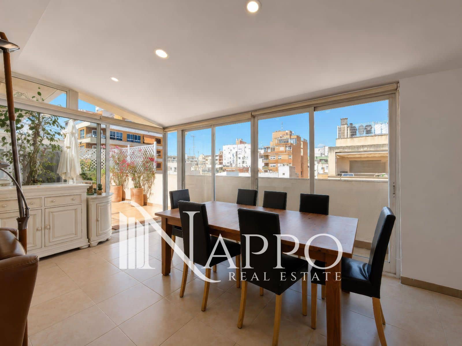 2 bedroom Flat for rent in Palma de Mallorca - € 2,000 (Ref: 9867258)