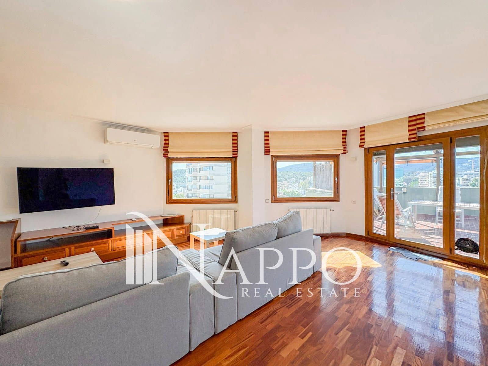 3 soveværelse Penthouse til leje i Palma de Mallorca med garage - € 2.900 (Ref: 9872698)