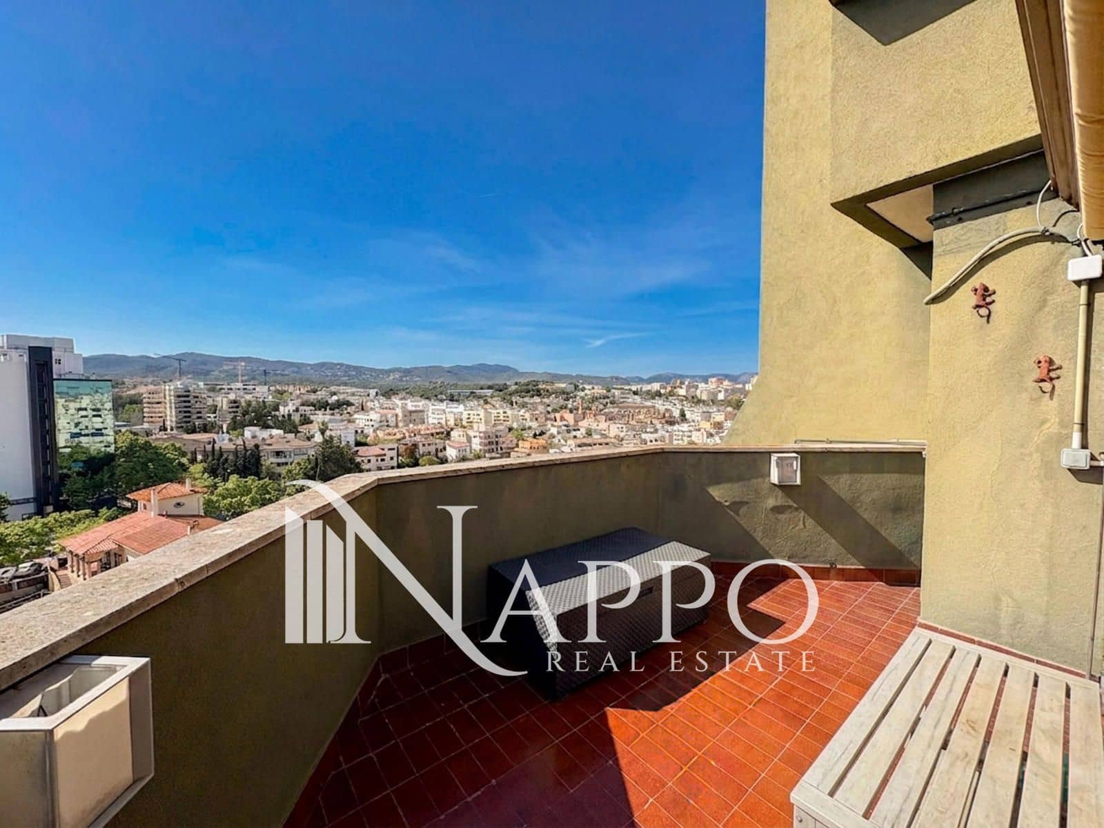 3 soveværelse Penthouse til leje i Palma de Mallorca med garage - € 2.900 (Ref: 9872698)