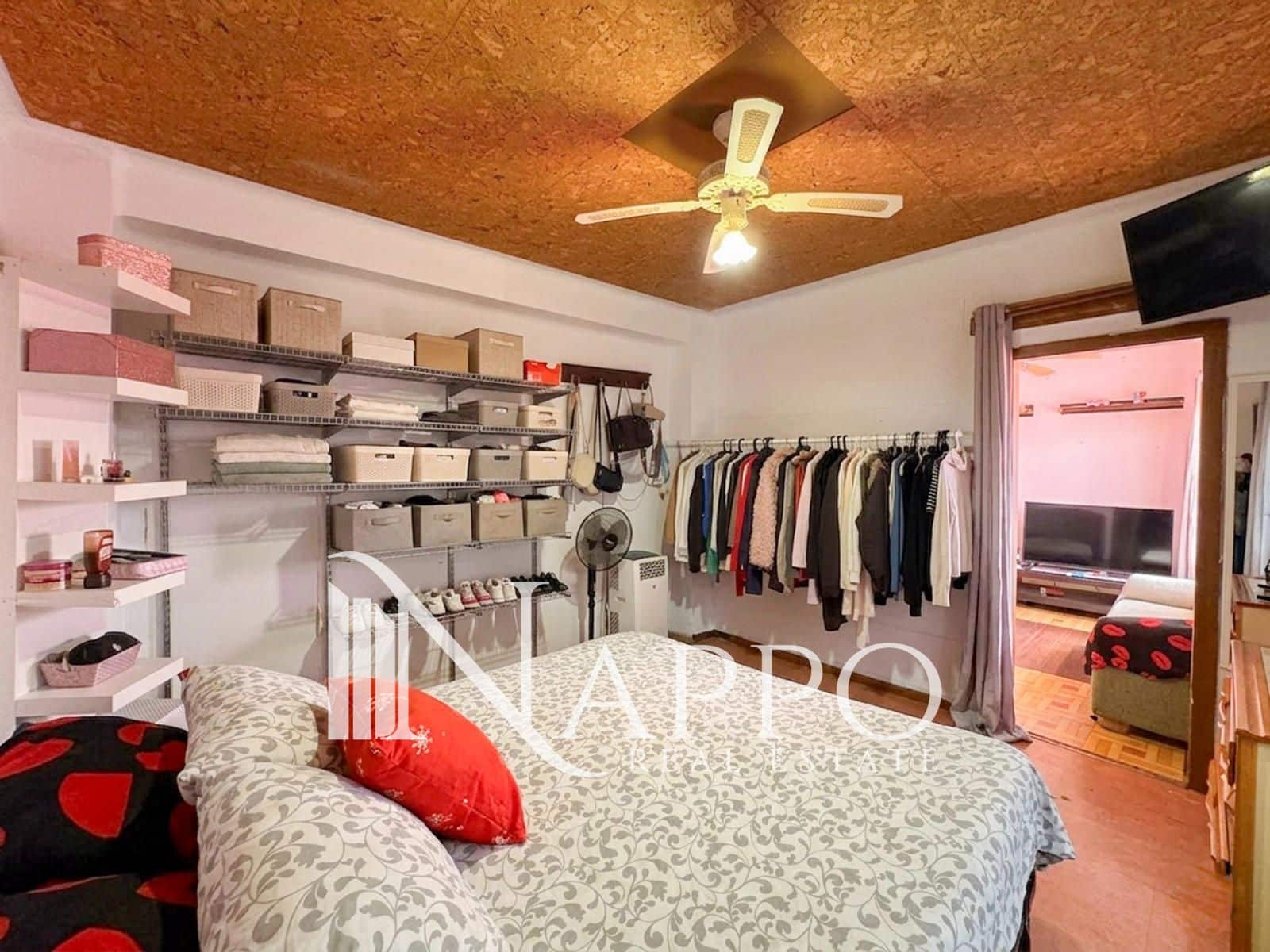 2 bedroom Flat for sale in Palma de Mallorca - € 185,000 (Ref: 9882431)