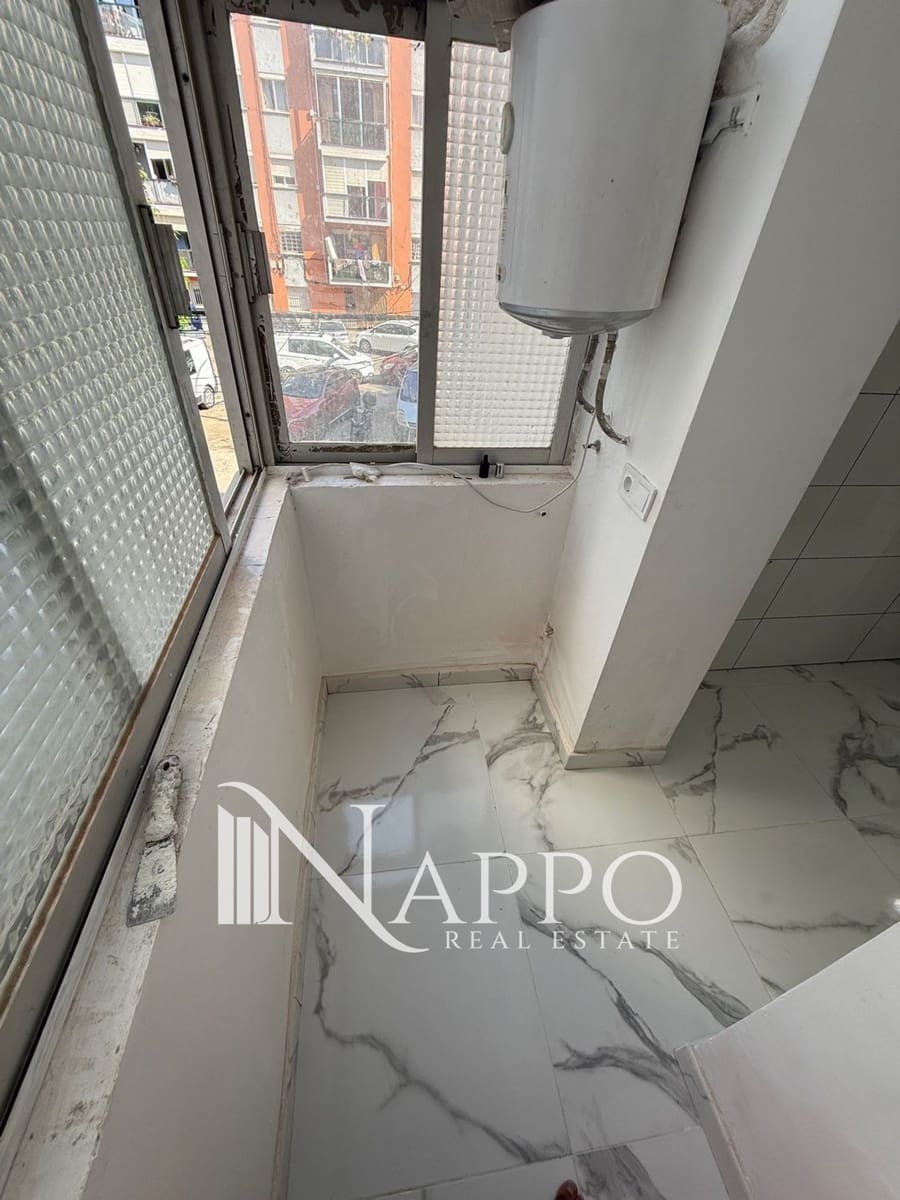 2 bedroom Flat for sale in Palma de Mallorca - € 215,000 (Ref: 9882607)