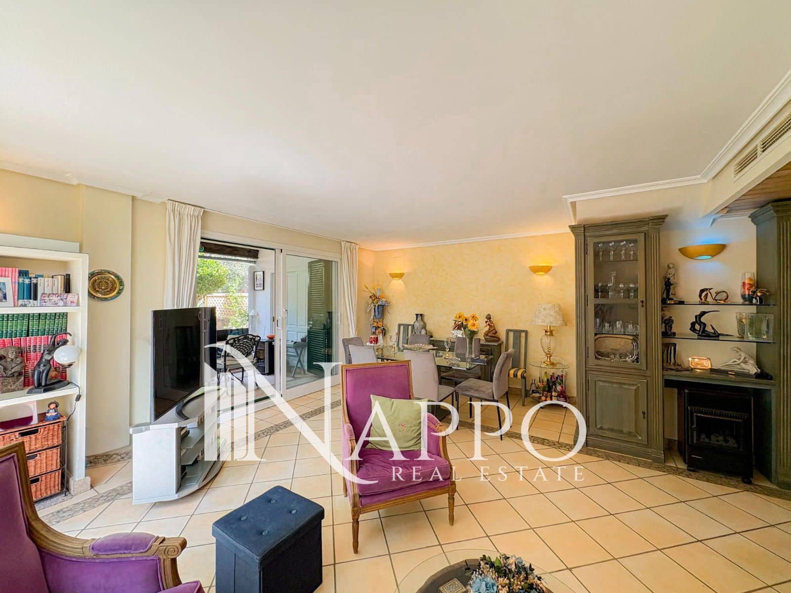 2 bedroom Flat for sale in Santa Ponsa with pool garage - € 849,000 (Ref: 9883585)