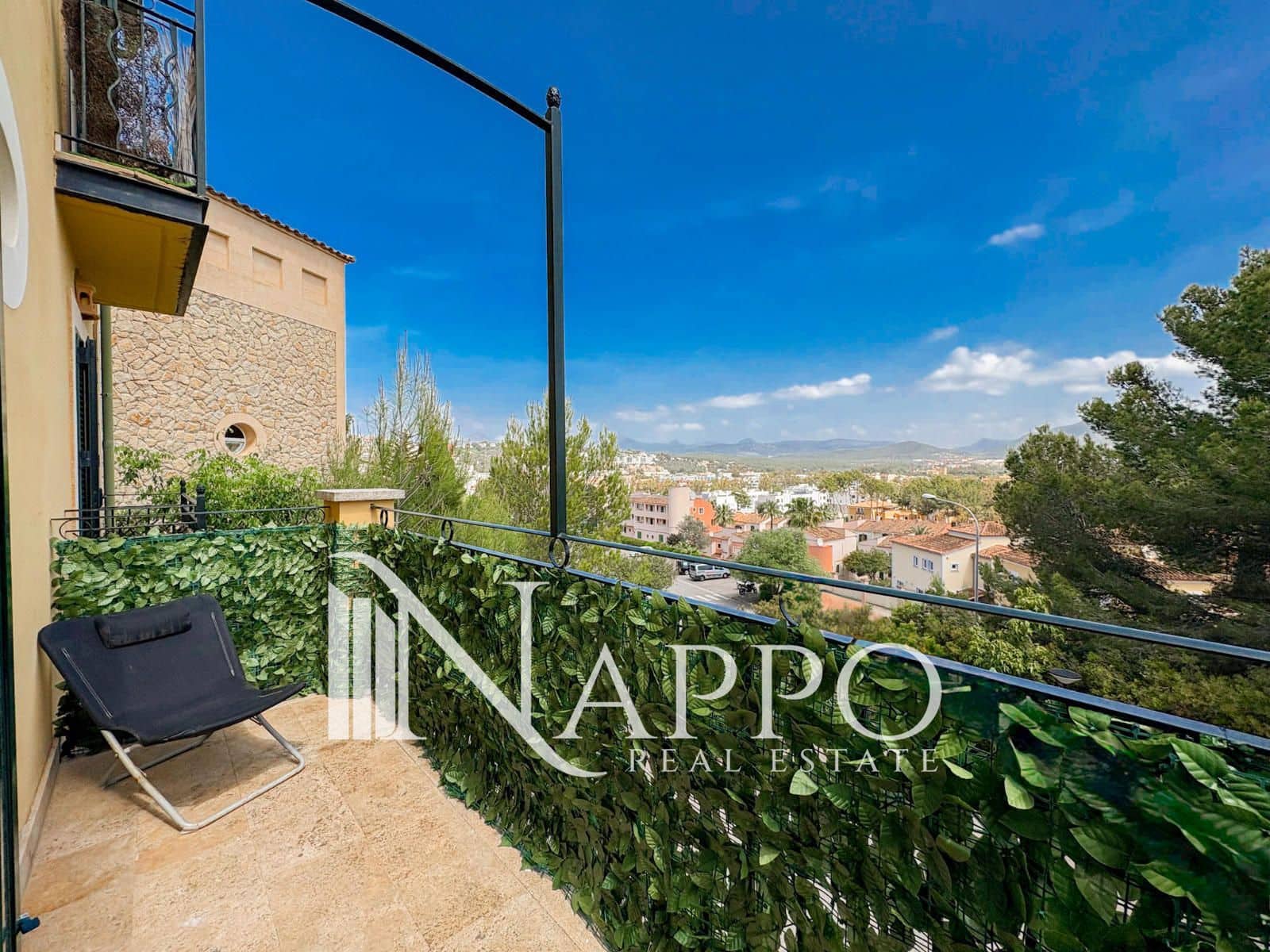 2 bedroom Flat for sale in Santa Ponsa with pool garage - € 849,000 (Ref: 9883585)