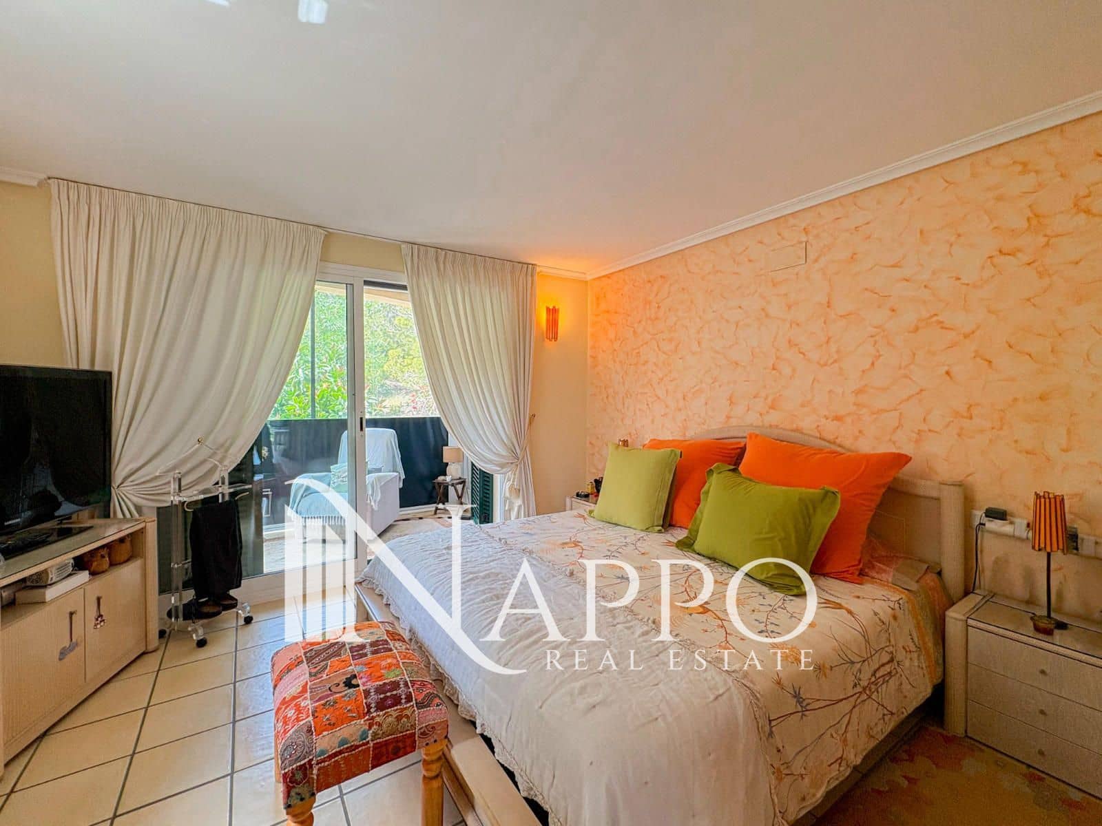 2 bedroom Flat for sale in Santa Ponsa with pool garage - € 849,000 (Ref: 9883585)