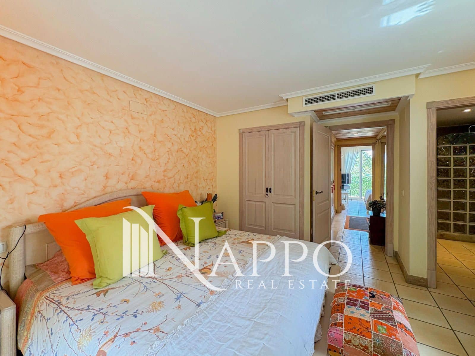 2 bedroom Flat for sale in Santa Ponsa with pool garage - € 849,000 (Ref: 9883585)