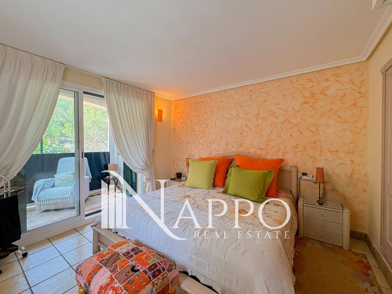2 bedroom Flat for sale in Santa Ponsa with pool garage - € 849,000 (Ref: 9883585)