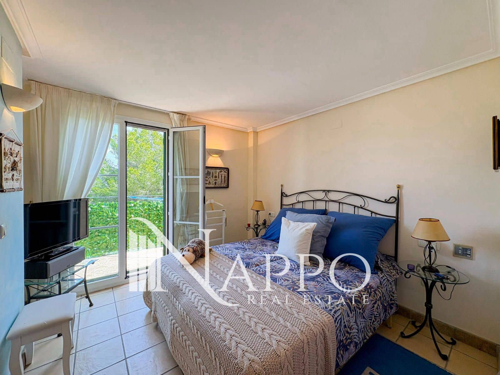 2 bedroom Flat for sale in Santa Ponsa with pool garage - € 849,000 (Ref: 9883585)