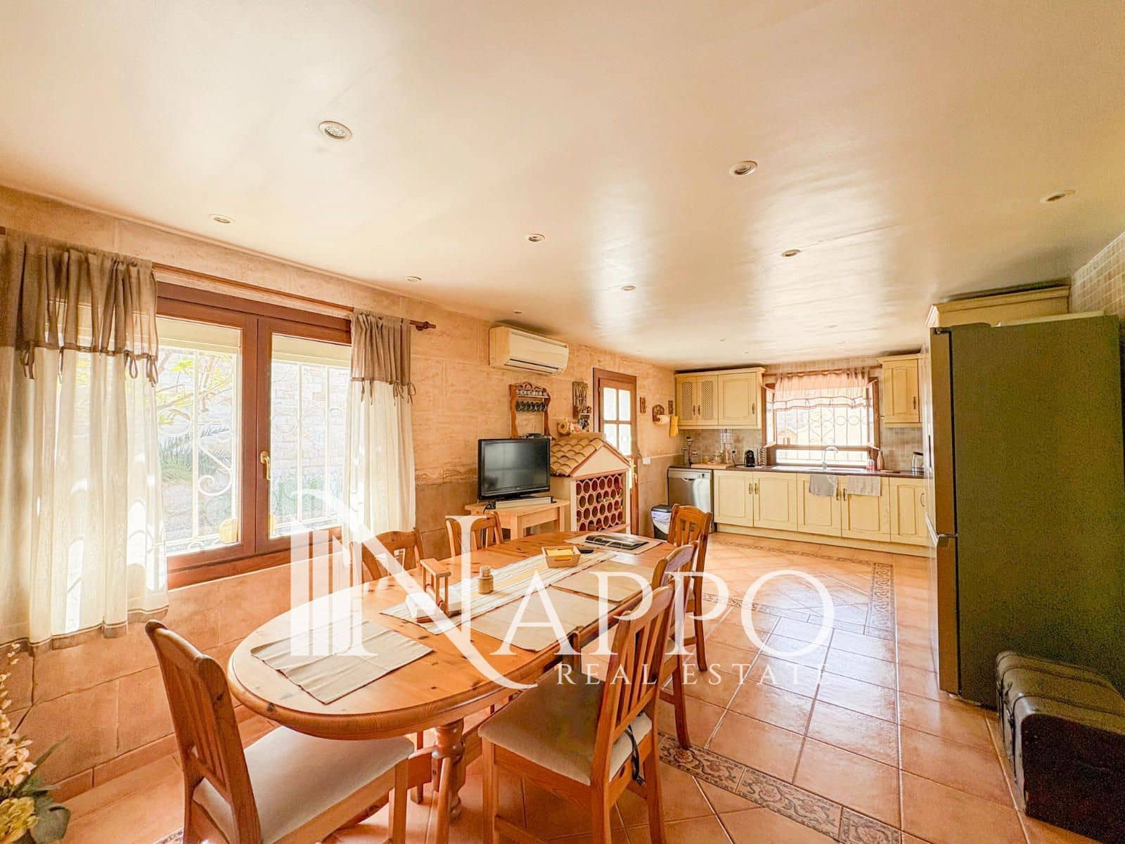 6 bedroom Villa for sale in Palmanova with pool garage - € 1,590,000 (Ref: 9885218)