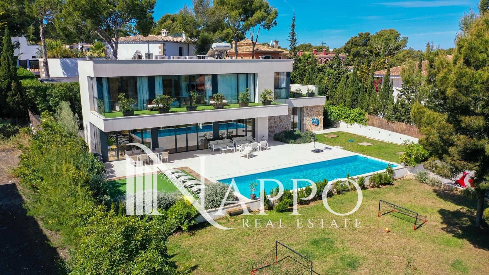 Chalet de 6 habitaciones en Santa Ponsa en alquiler con piscina garaje - 12.000 € (Ref: 9889441)