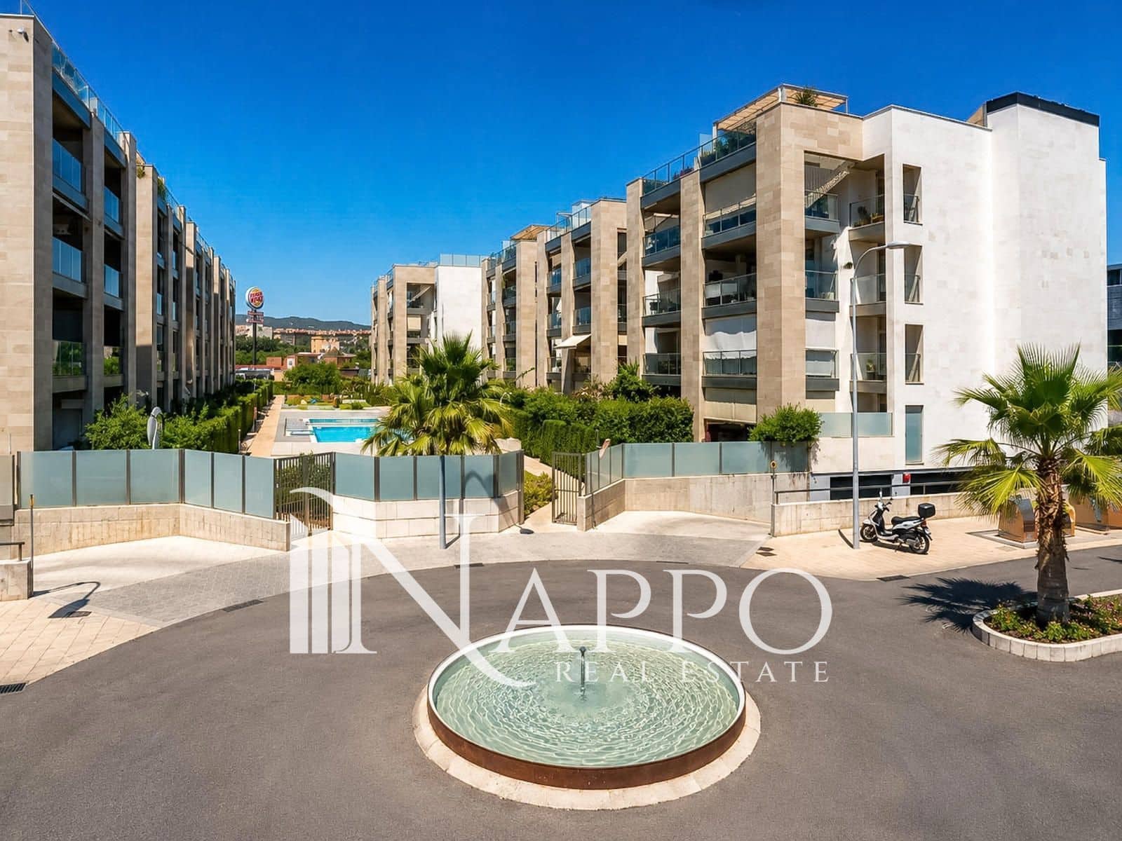 2 slaapkamer Flat te koop in Palma de Mallorca met zwembad garage - € 599.000 (Ref: 9896948)