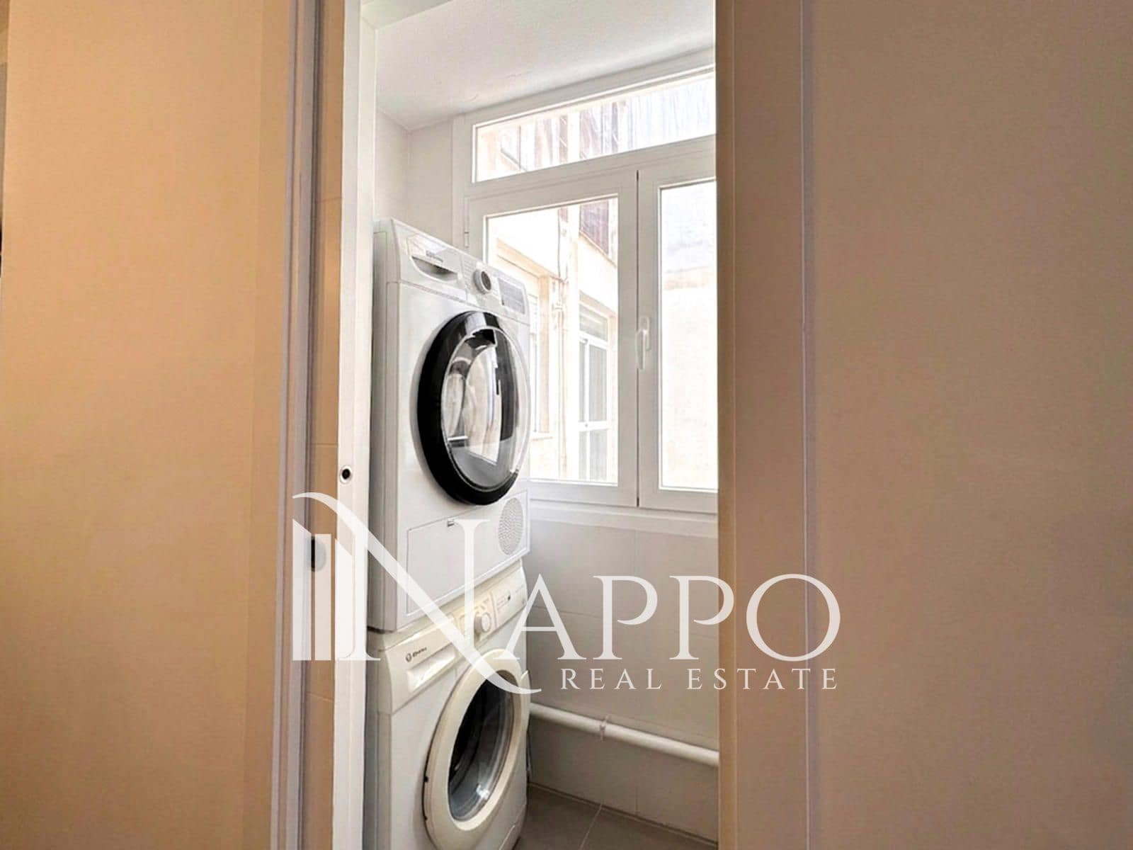 3 bedroom Flat for sale in Palma de Mallorca - € 445,000 (Ref: 9897272)