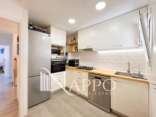 3 bedroom Flat for sale in Palma de Mallorca - € 445,000 (Ref: 9897272)