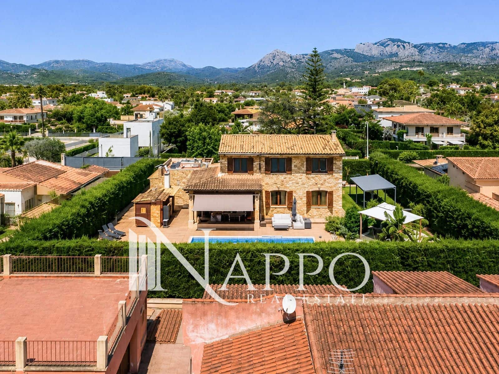 4 bedroom Villa for sale in Palmanyola with pool garage - € 1,199,000 (Ref: 9918902)