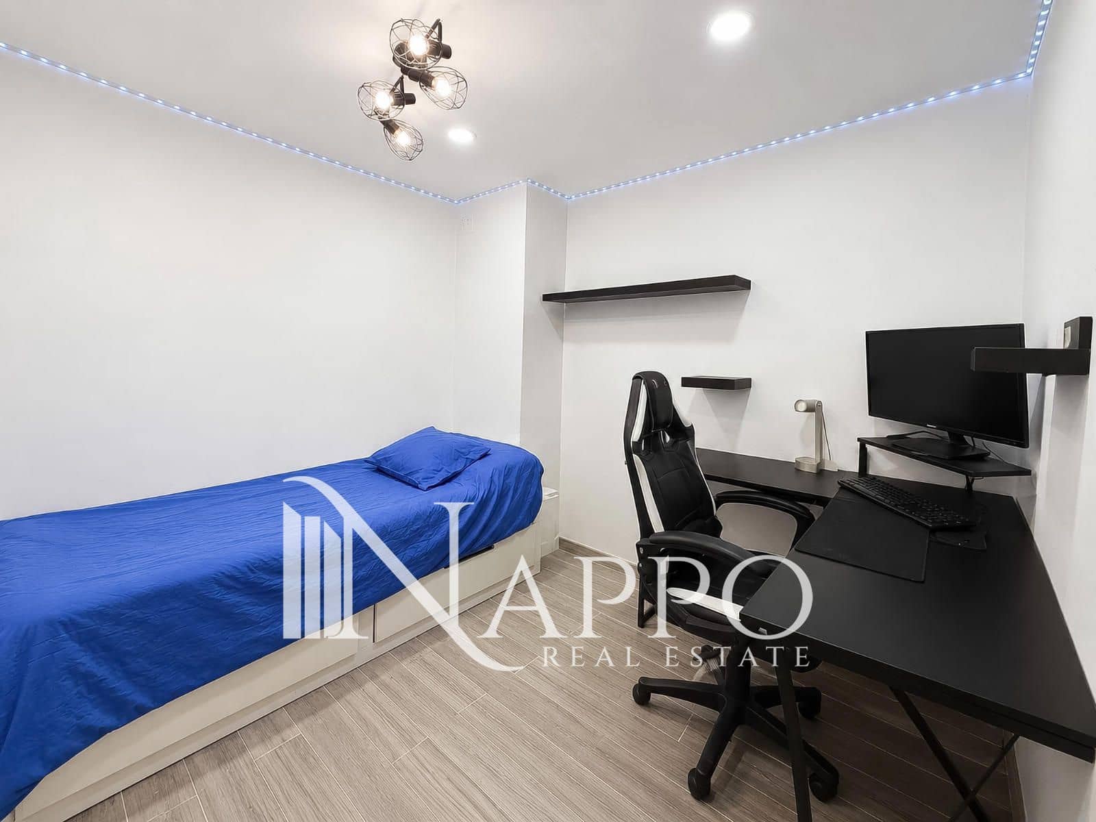 4 bedroom Flat for sale in Es Molinar / El Molinar with garage - € 530,000 (Ref: 9921481)