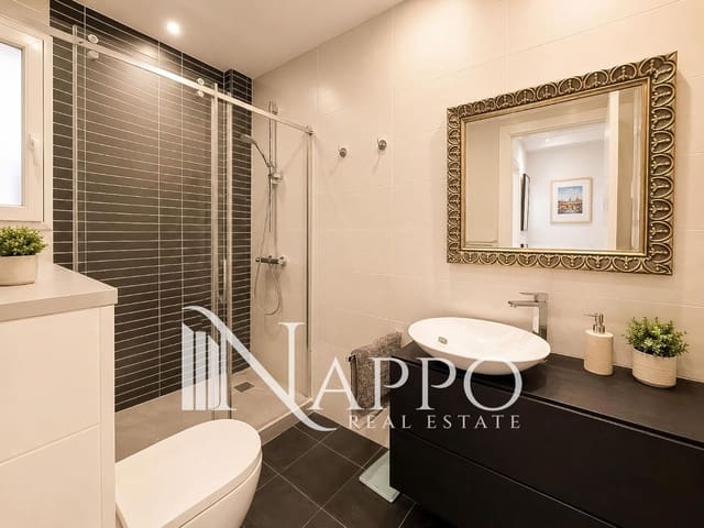 2 bedroom Flat for sale in Palma de Mallorca - € 595,000 (Ref: 9924859)