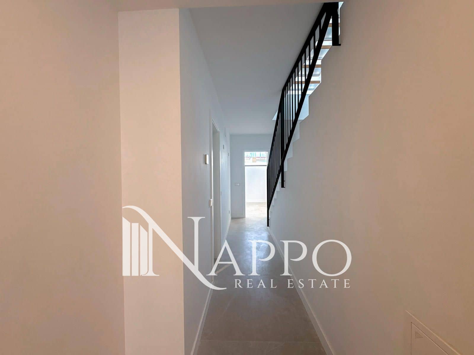 3 bedroom Townhouse for sale in Genova with pool garage - € 1,200,000 (Ref: 9928341)