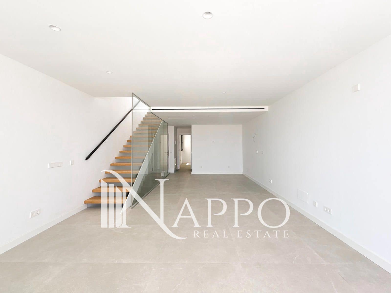 3 bedroom Townhouse for sale in Genova with pool garage - € 1,200,000 (Ref: 9928341)