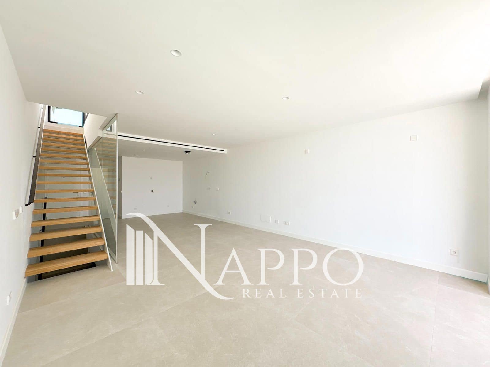 3 bedroom Townhouse for sale in Genova with pool garage - € 1,200,000 (Ref: 9928341)