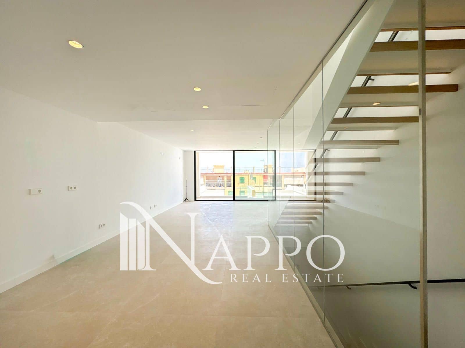 3 bedroom Townhouse for sale in Genova with pool garage - € 1,200,000 (Ref: 9928341)
