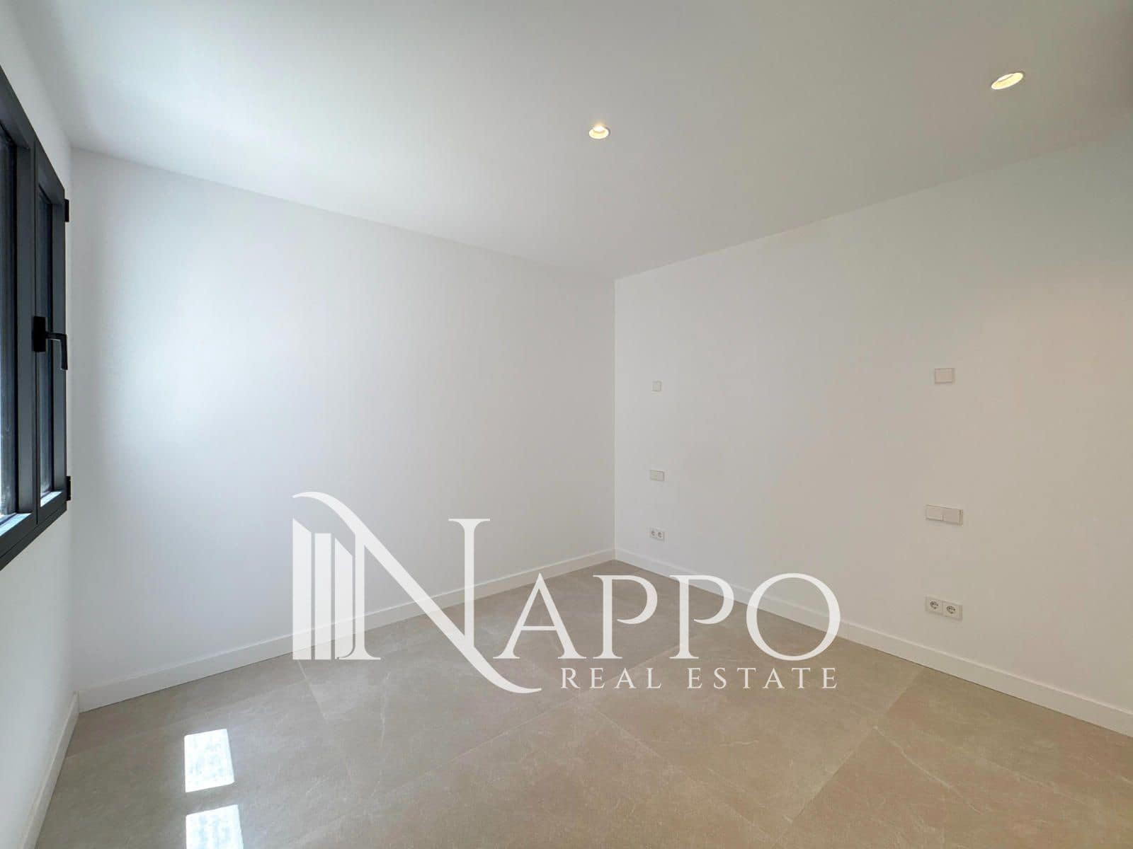 3 bedroom Townhouse for sale in Genova with pool garage - € 1,200,000 (Ref: 9928341)