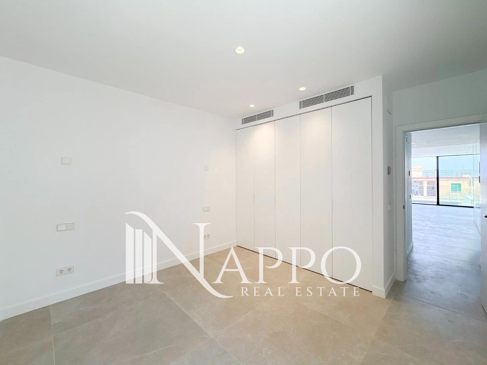 3 bedroom Townhouse for sale in Genova with pool garage - € 1,200,000 (Ref: 9928341)