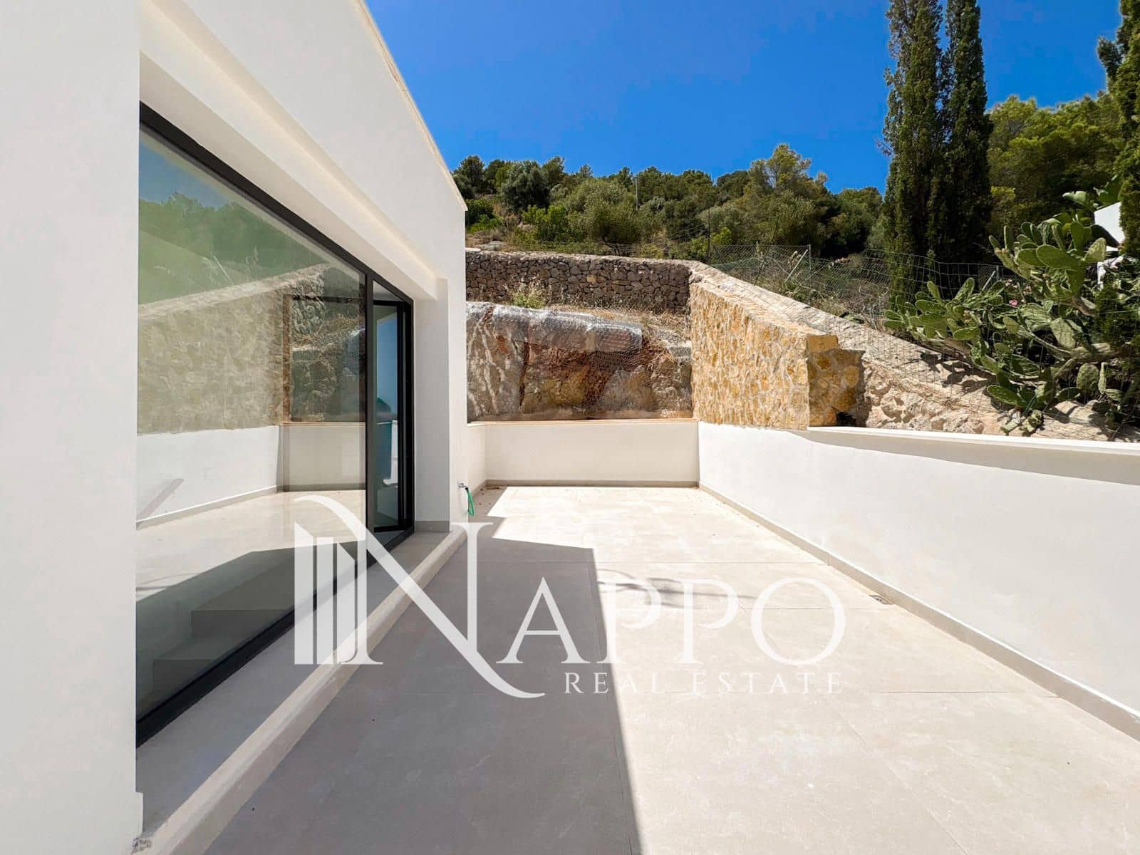 3 bedroom Townhouse for sale in Genova with pool garage - € 1,200,000 (Ref: 9928341)