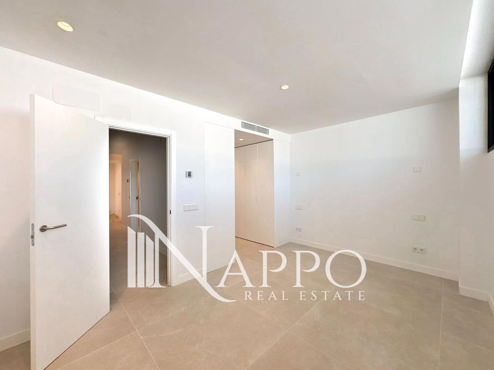 3 bedroom Townhouse for sale in Genova with pool garage - € 1,200,000 (Ref: 9928341)