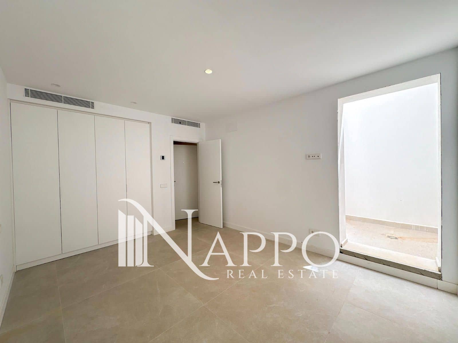 3 bedroom Townhouse for sale in Genova with pool garage - € 1,200,000 (Ref: 9928341)