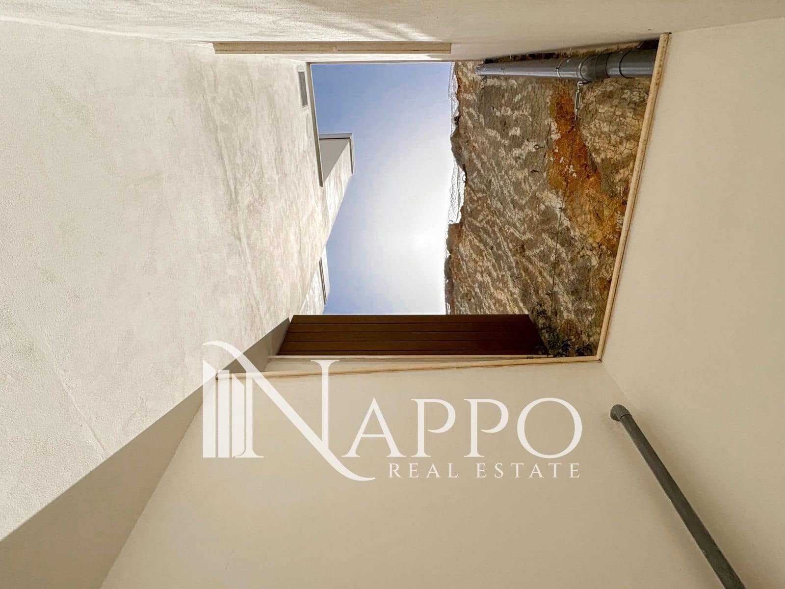 3 bedroom Townhouse for sale in Genova with pool garage - € 1,200,000 (Ref: 9928341)