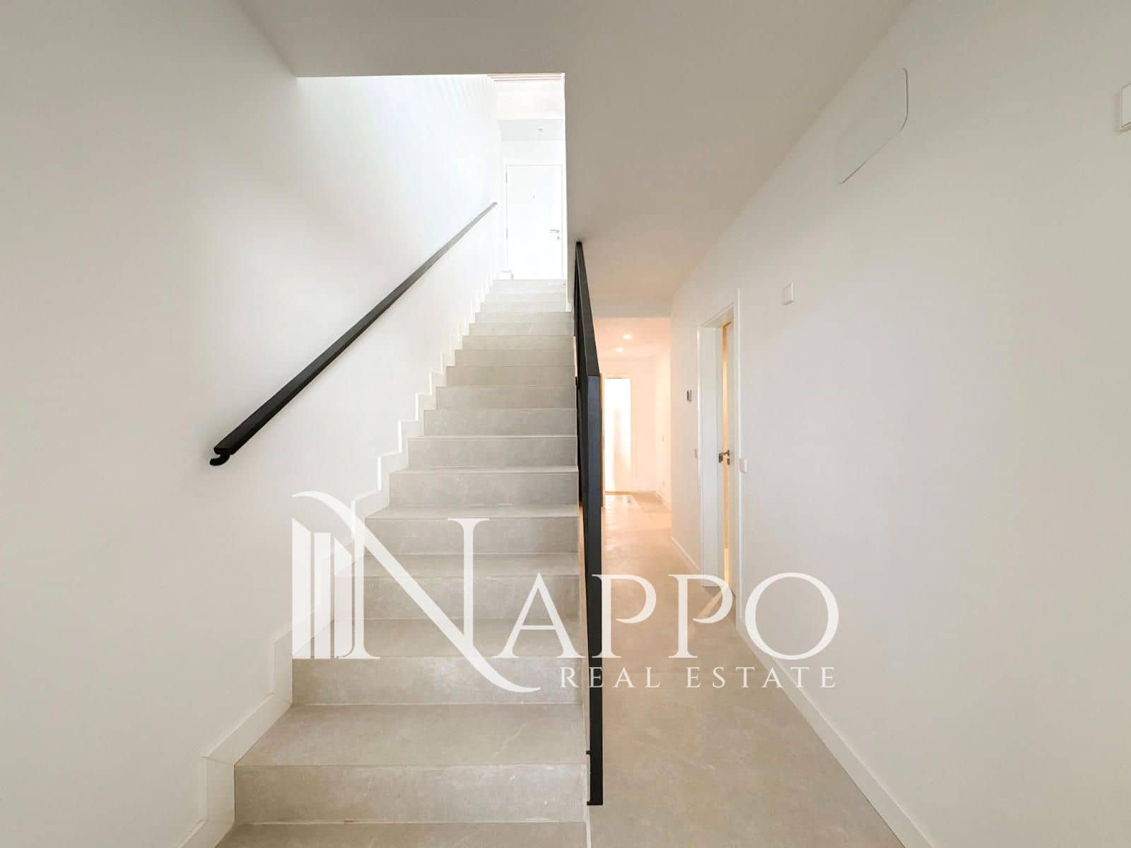 3 bedroom Townhouse for sale in Genova with pool garage - € 1,200,000 (Ref: 9928341)