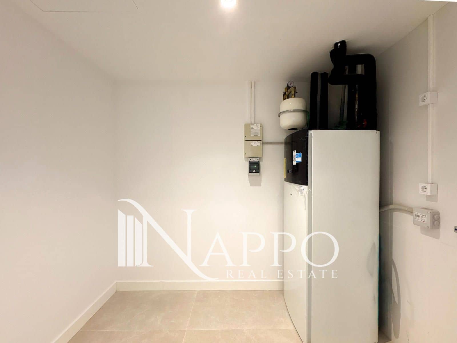3 bedroom Townhouse for sale in Genova with pool garage - € 1,200,000 (Ref: 9928341)