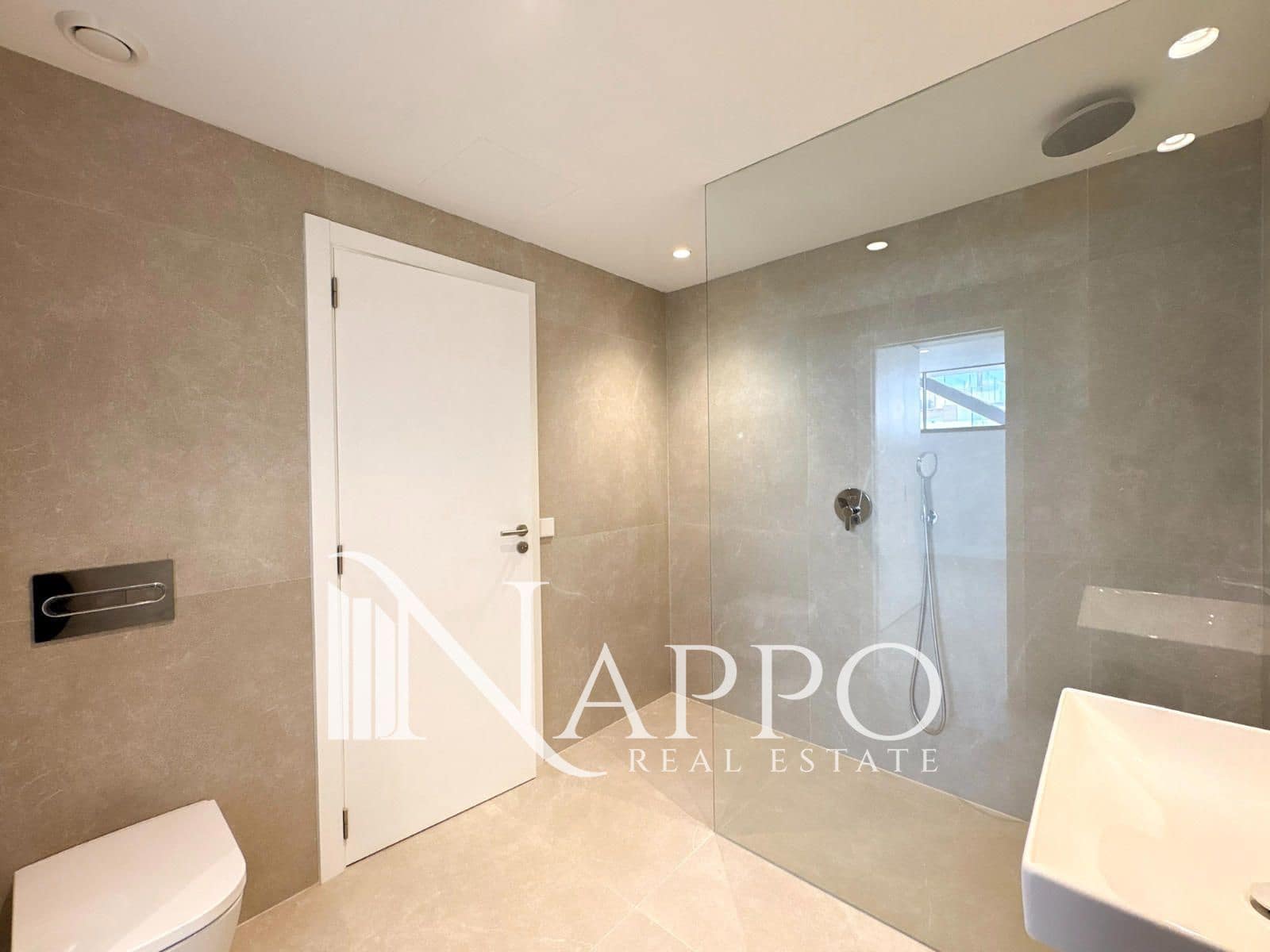 3 bedroom Townhouse for sale in Genova with pool garage - € 1,200,000 (Ref: 9928341)