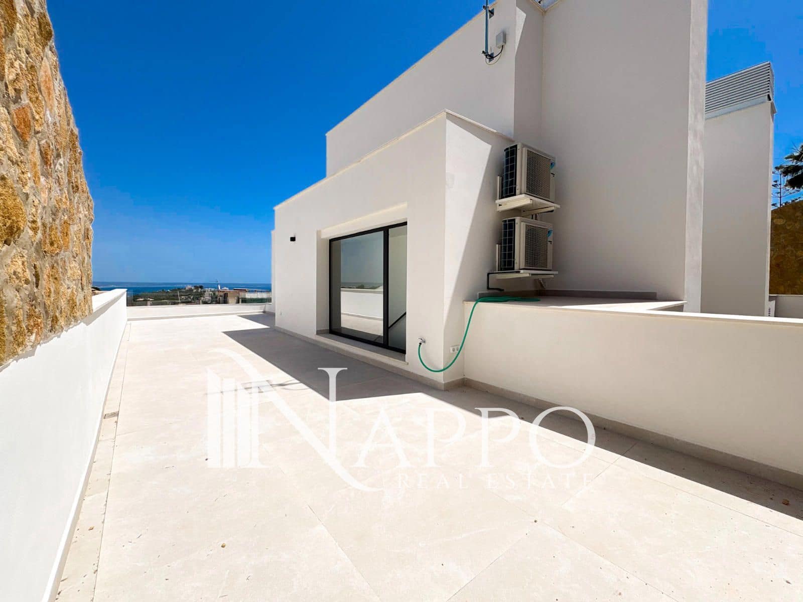 3 bedroom Townhouse for sale in Genova with pool garage - € 1,200,000 (Ref: 9928341)