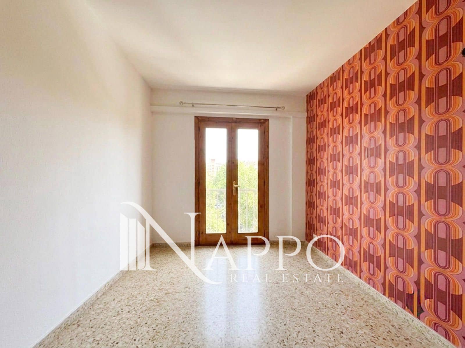 3 bedroom Flat for sale in Palma de Mallorca - € 330,000 (Ref: 9932181)